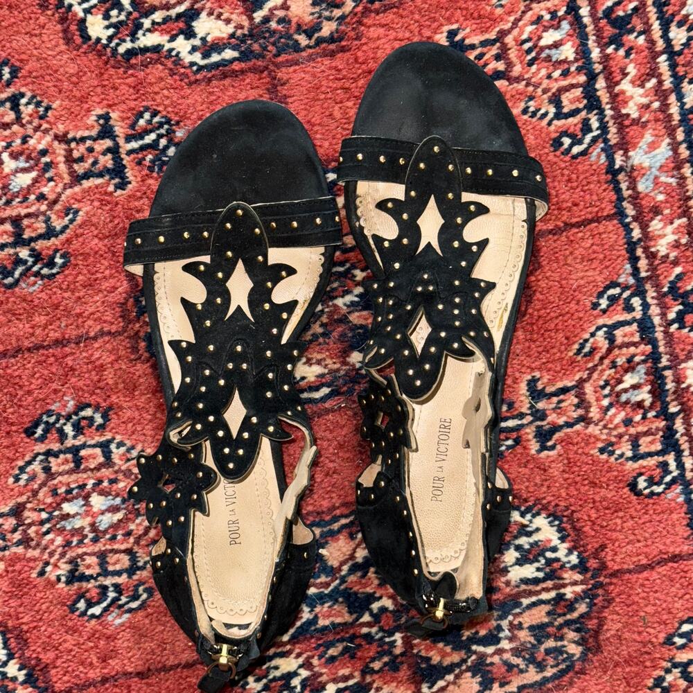 Pour‎ La Victoire Katia 6.5 Black Suede Metal Studs Zip Heel Flat Sandals